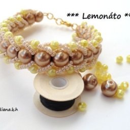 Красивый браслет из бисера и бусин