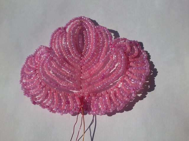 Красивый цветочек из бисера