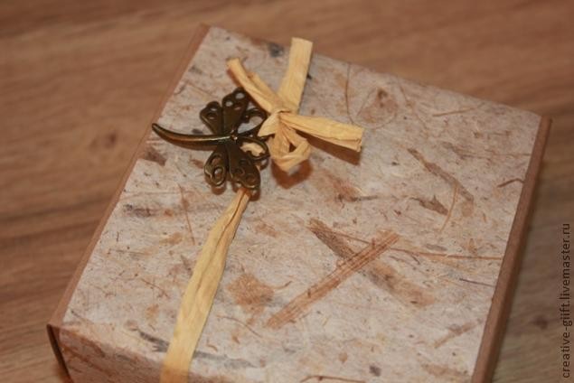 Крафтовая подарочная коробка