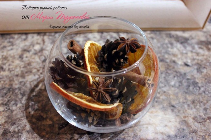 Саше в стеклянной вазе Саше в стеклянной вазе