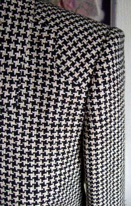 Втачивание рукава в пиджак или пальто