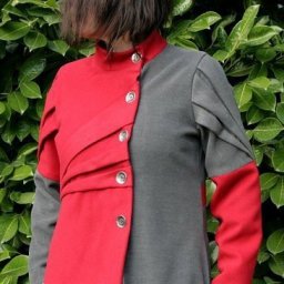 ​Интересная драпировка асимметричного жакета