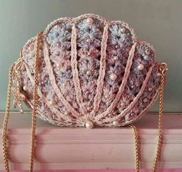 ​Невероятно красивая сумочка-ракушка