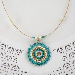 ​Очень красивый кулон из бисера и бусин: мастер-класс