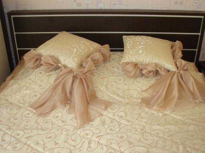 Самые разные и красивые идеи оформления подушек