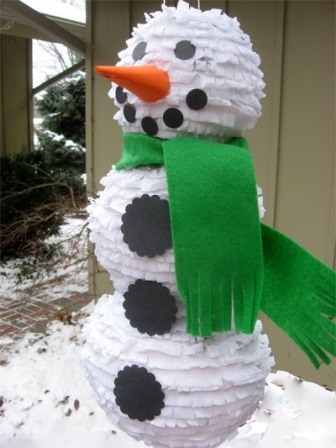 Снеговик из гофрированной бумаги с сюрпризом