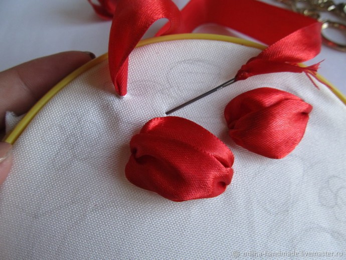 Вышивка клубники атласными лентами Вышивка клубники атласными лентами