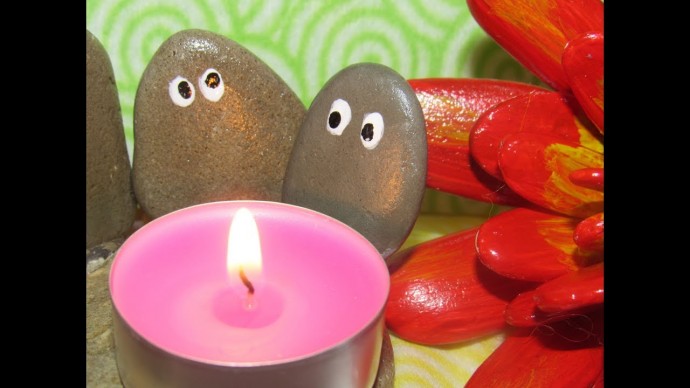 Забавные подсвечники из камней