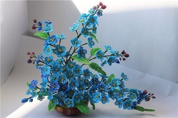​Голубые цветы из бисера
