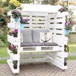 Идея создания беседки из паллет