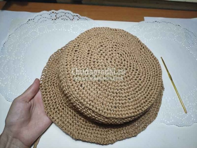Красивая шляпа Канотье из рафии вязаная крючком