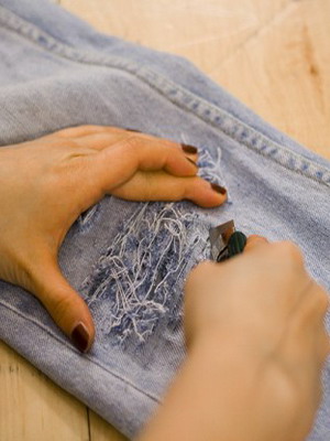 Красиво порезать джинсы: мастер-класс