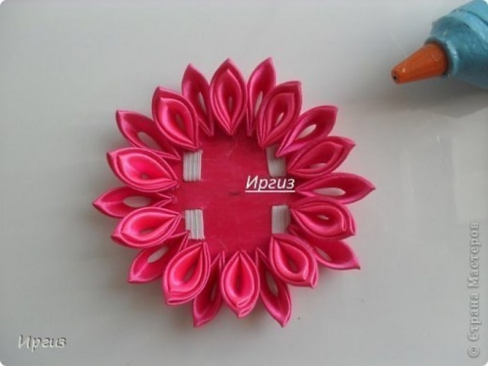 Канзаши: мастер-класс по многослойности и универсальному креплению Канзаши: мастер-класс по многослойности и универсальному креплению