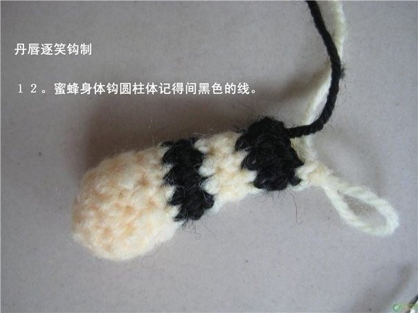 Детские пинетки с пчёлками