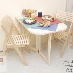 Складной маленький столик