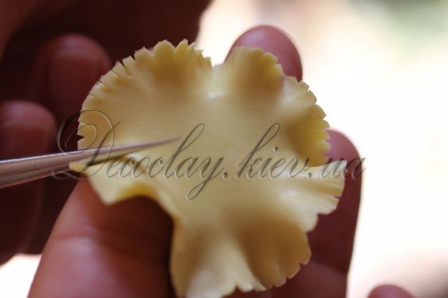 Лепим красивую  правдоподобную гвоздику