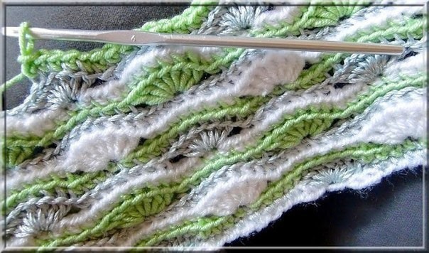 ​Очень красивый волнистый узор крючком