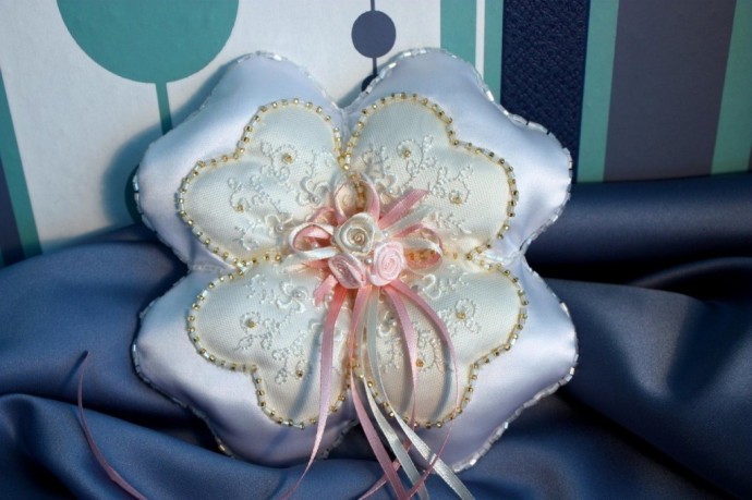 Подушечки для колец: интересные идеи