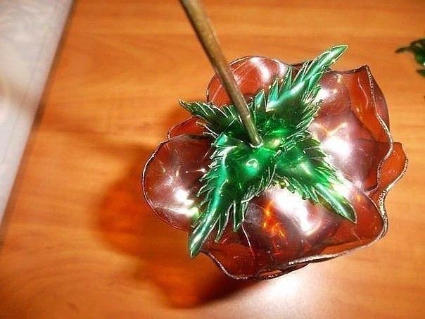 Розы из пластиковых бутылок: красивее только живые