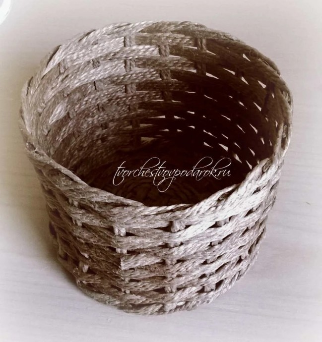 Плетёная корзиночка из джута