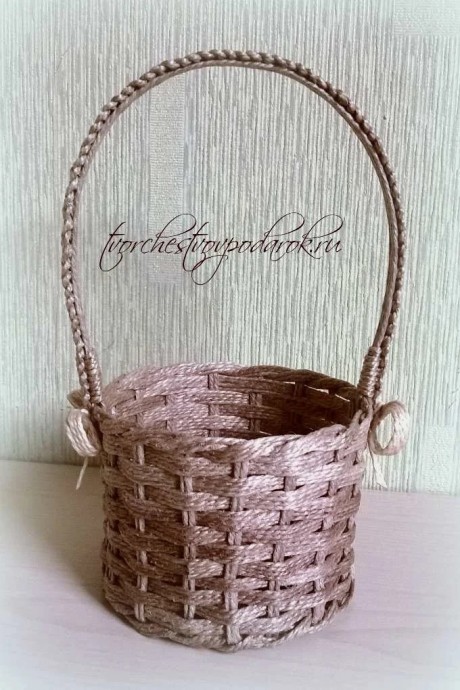 Плетёная корзиночка из джута