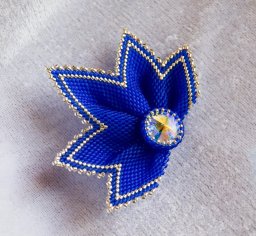 Элегантная брошь-цветок