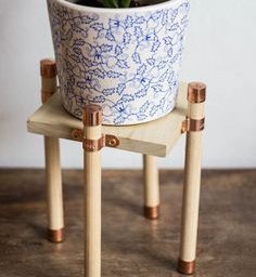 ​Красивые подставки для цветов из дерева