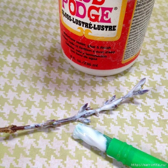 Подсвечник из блестящих веточек