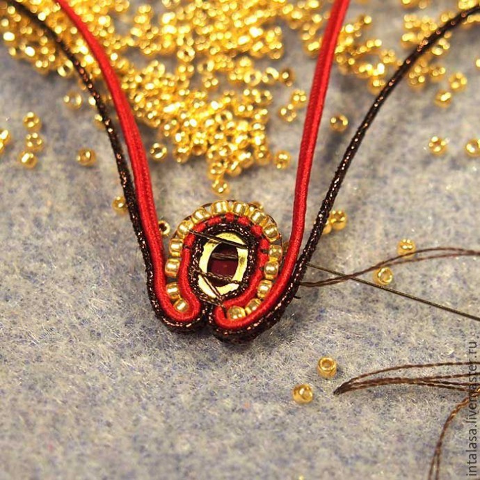 Сутажная брошь "Аленький цветочек"