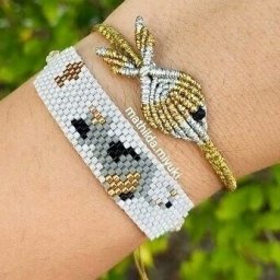 ​Плетеный браслет из бисера с кошкой