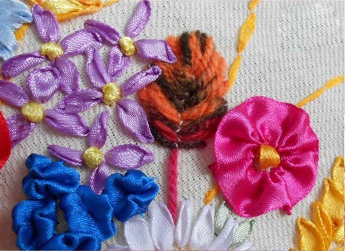 Большое панно: вышивка атласными лентами