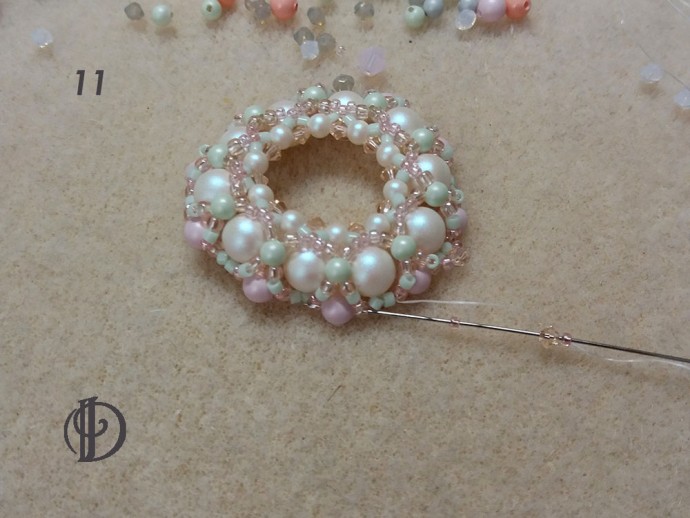 Лунная брошь с кабошоном-лунасофтом Лунная брошь с кабошоном-лунасофтом