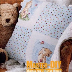 Подушка с вышивкой "Мишки"