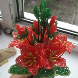 Прекрасные цветы из бисера