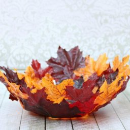 ​Чудная вазочка из листьев