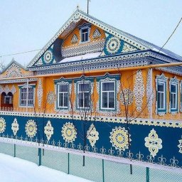 Деревянные резные фасады домов