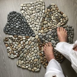 ​Идеи массажных ковриков из камней