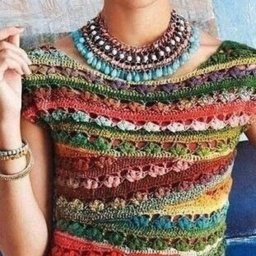 ​Интересный разноцветный топ