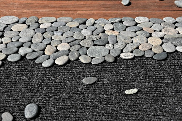 Как сделать массажный коврик из камней