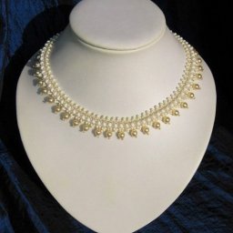 ​Колье из бисера и искусственного жемчуга