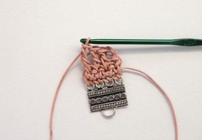 Вязанный крючком браслет: мастер-класс