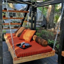 Качели-кровать из поддонов