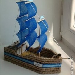 Кораблики из коктейльных трубочек