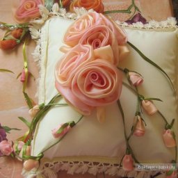 Розы из остатков органзы и атласа