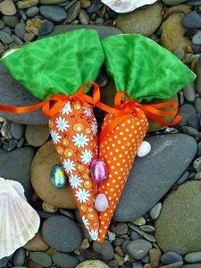 Шьем праздничные декоративные мешочки в форме морковки
