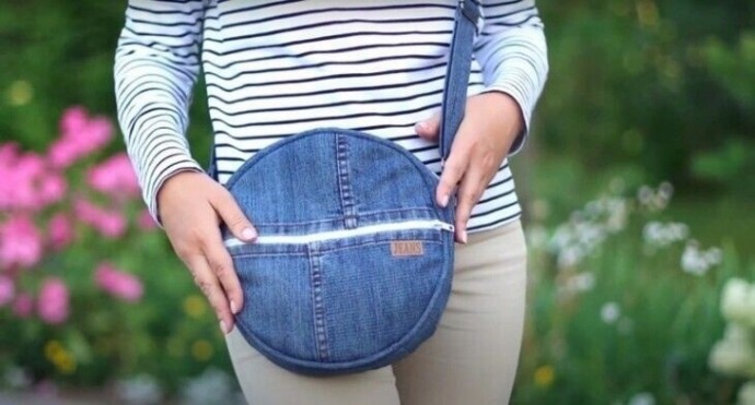 Маленькая сумочка из старых джинсов