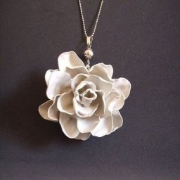 Роза из плacтиковых ложек