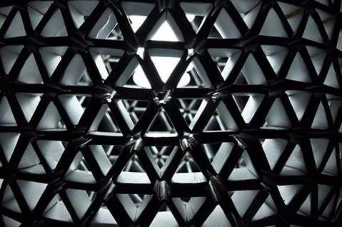 Стильная люстра из фольги