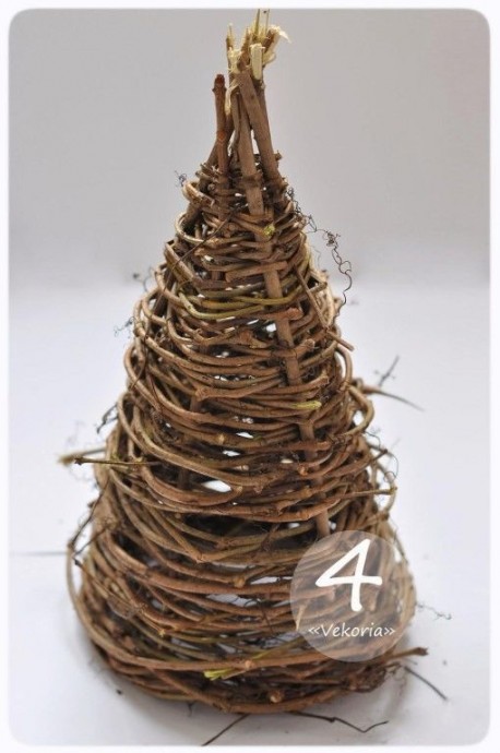 ​Ёлочка из веток дерева