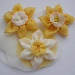 Делаем нарциссы из ткани